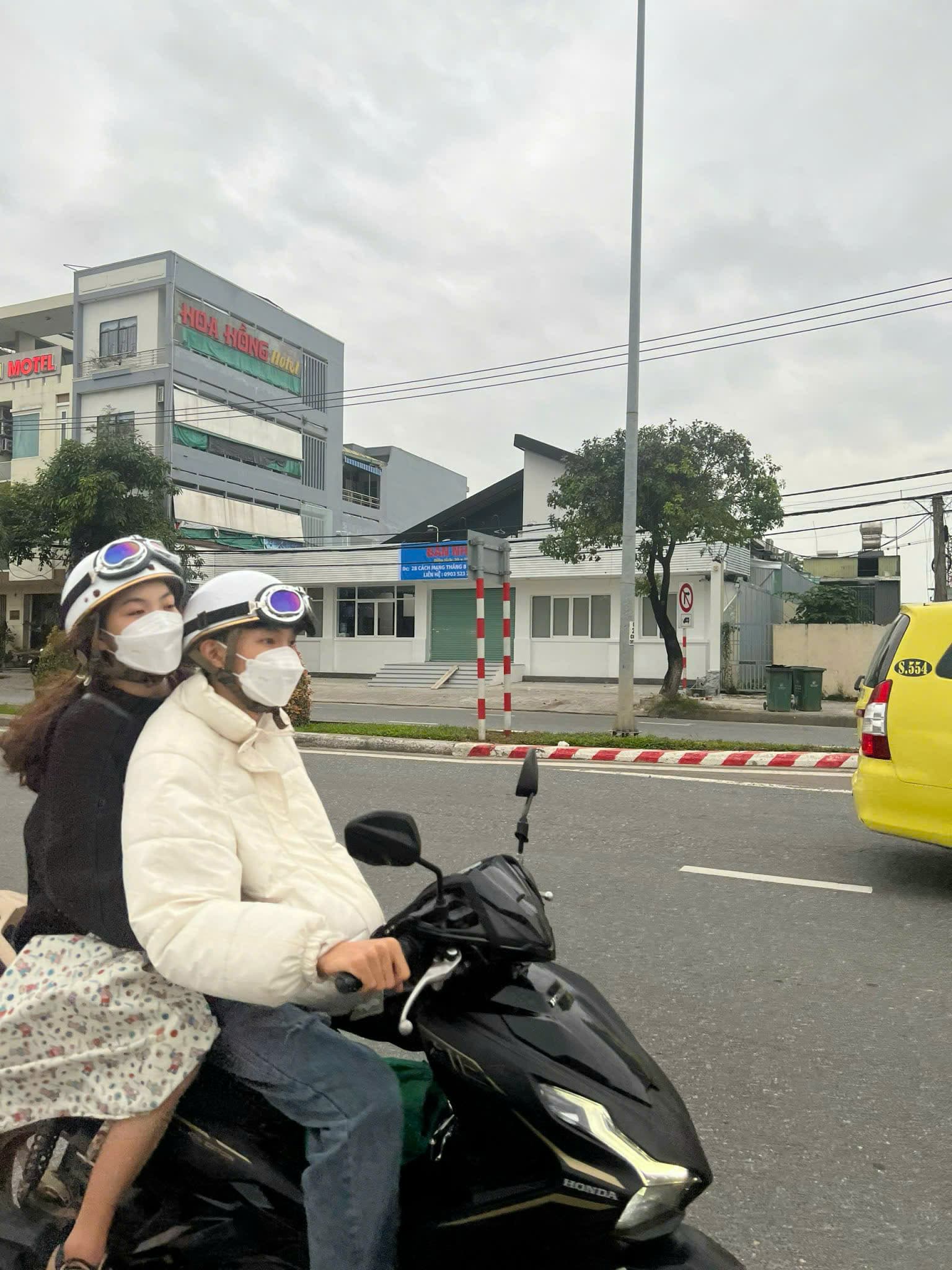 Nhà cấp 4 có gác lửng đường Cách Mạng Tháng 8 NGANG 20M