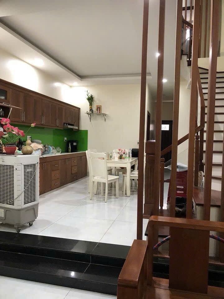 Nhà nguyên căn 3 tầng đường Phan Khoang, phù hợp hộ gia đình hoặc văn phòng