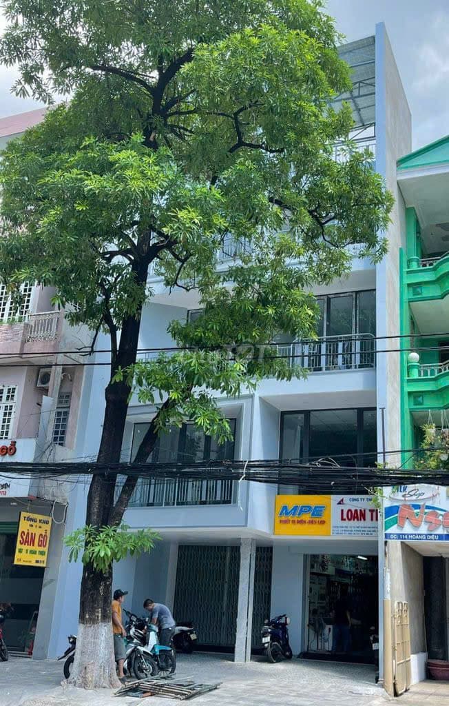 Tòa nhà văn phòng 896m² tại Hoàng Diệu, trung tâm quận Hải Châu, có thang máy