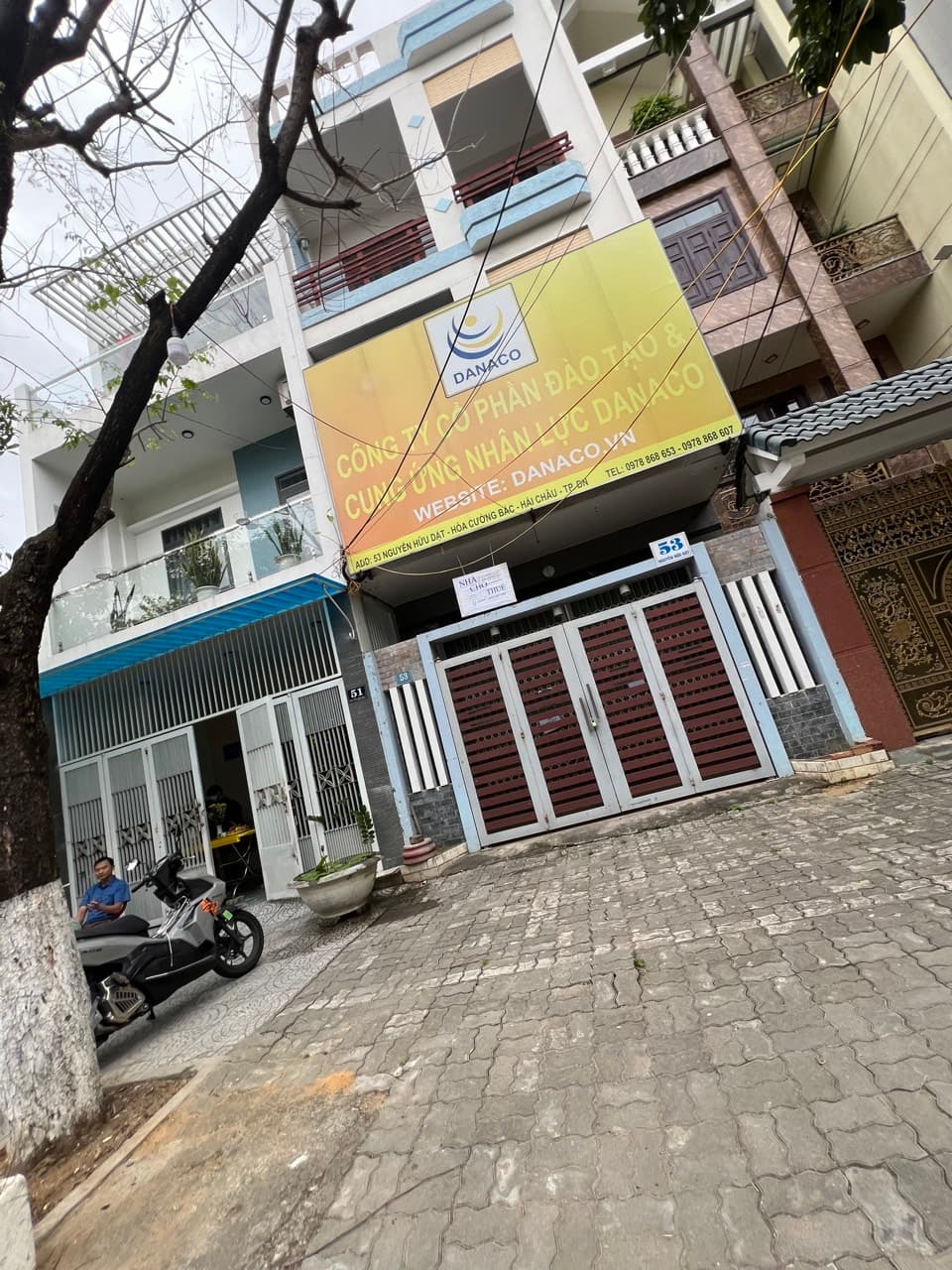 Nhà nguyên căn 3 tầng đường Nguyễn Hữu Dật, 6 phòng ngủ, tầng 1 trống