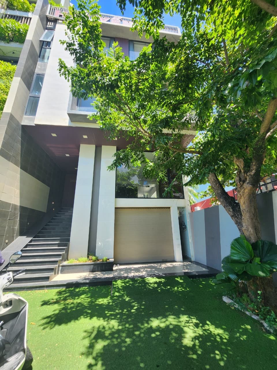Nhà nguyên căn 4 tầng đường Lâm Hoành, diện tích 296m2, phù hợp văn phòng hoặc kinh doanh