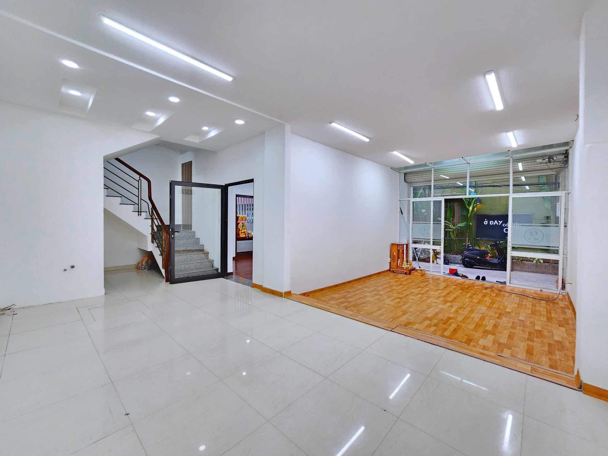 Nhà 3 tầng mặt tiền 9m đường Lý Tự Trọng, quận Hải Châu, phù hợp kinh doanh và văn phòng - Ảnh 2
