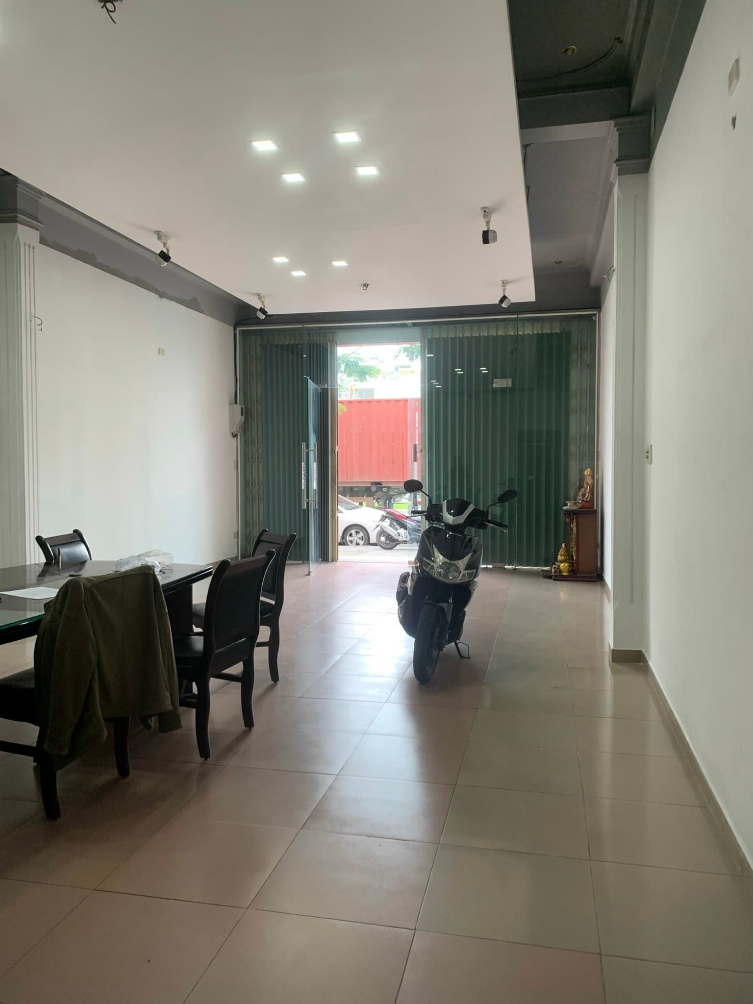 Nhà 3 tầng cho thuê 2 tầng, diện tích 125m2, phù hợp kinh doanh tại Nguyễn Hữu Thọ - Ảnh 3