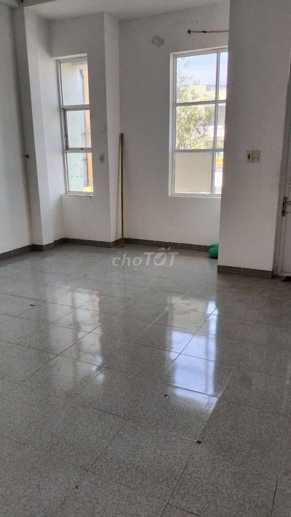 Nhà nguyên căn 3 tầng đường Nguyễn Hữu Thọ, diện tích 120m2
