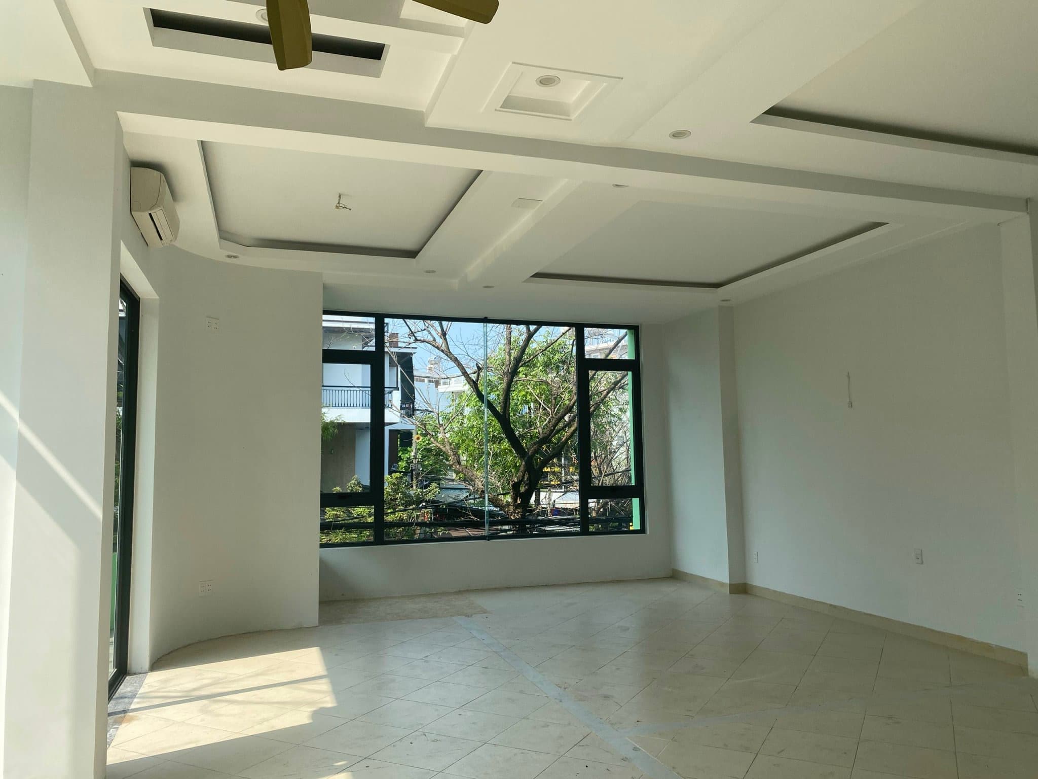 Mặt bằng trống suốt 3 tầng tại Tiểu La - Lương Nhữ Hộc, phù hợp văn phòng và kinh doanh - Ảnh 2