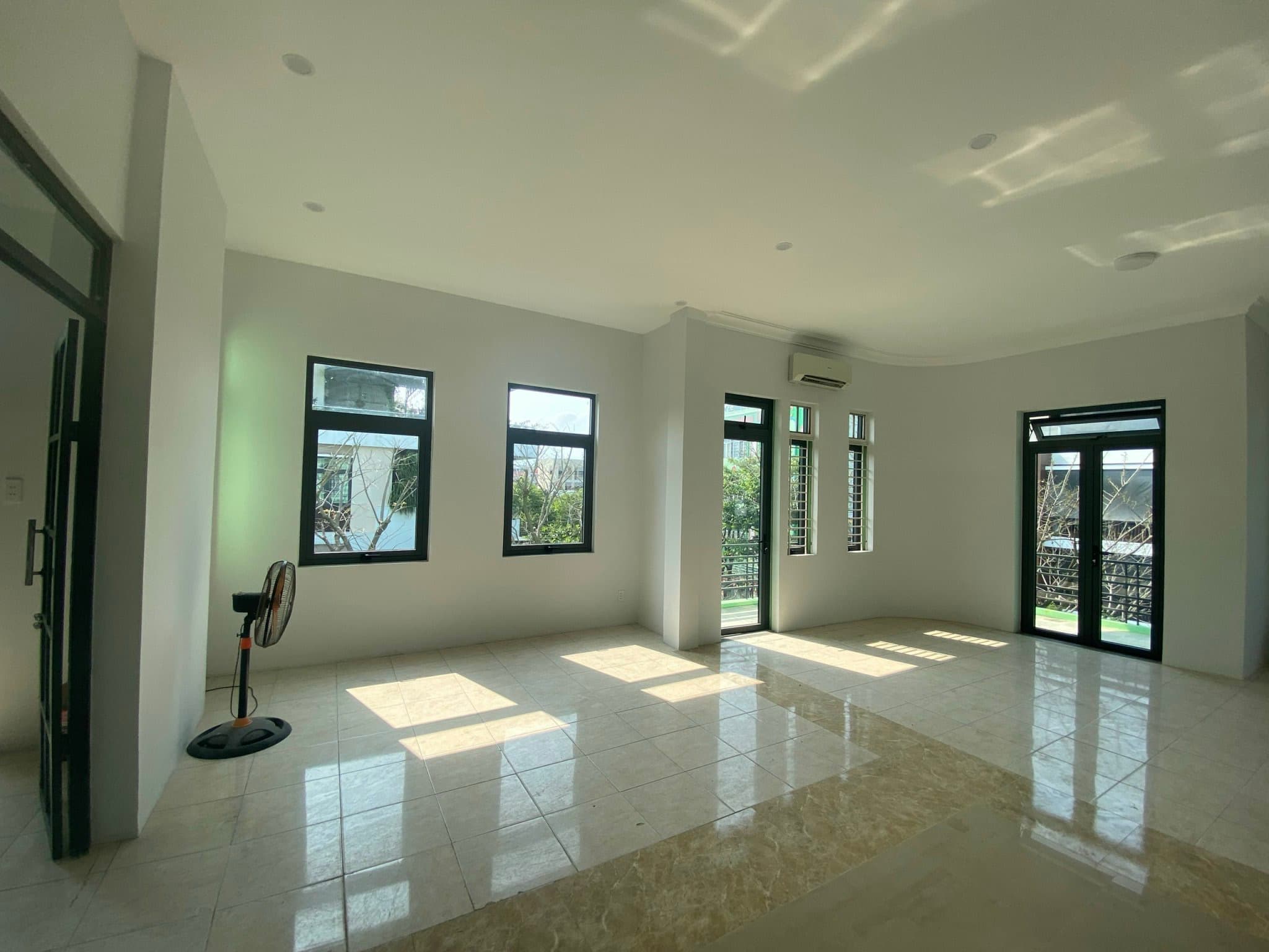 Mặt bằng trống suốt 3 tầng tại Tiểu La - Lương Nhữ Hộc, phù hợp văn phòng và kinh doanh - Ảnh 4