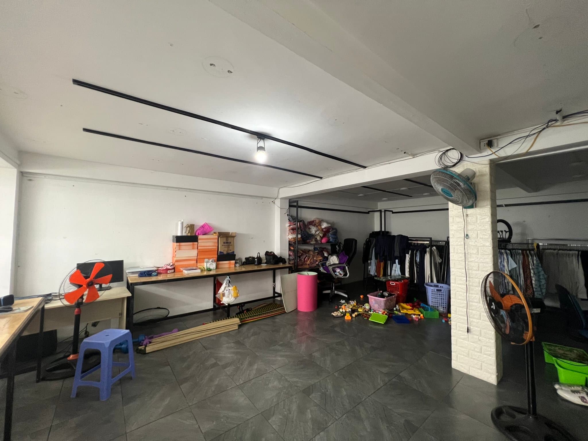 Nhà nguyên căn 3 tầng đường Lê Duẩn, diện tích 125m2, thông suốt phù hợp kinh doanh - Ảnh 3
