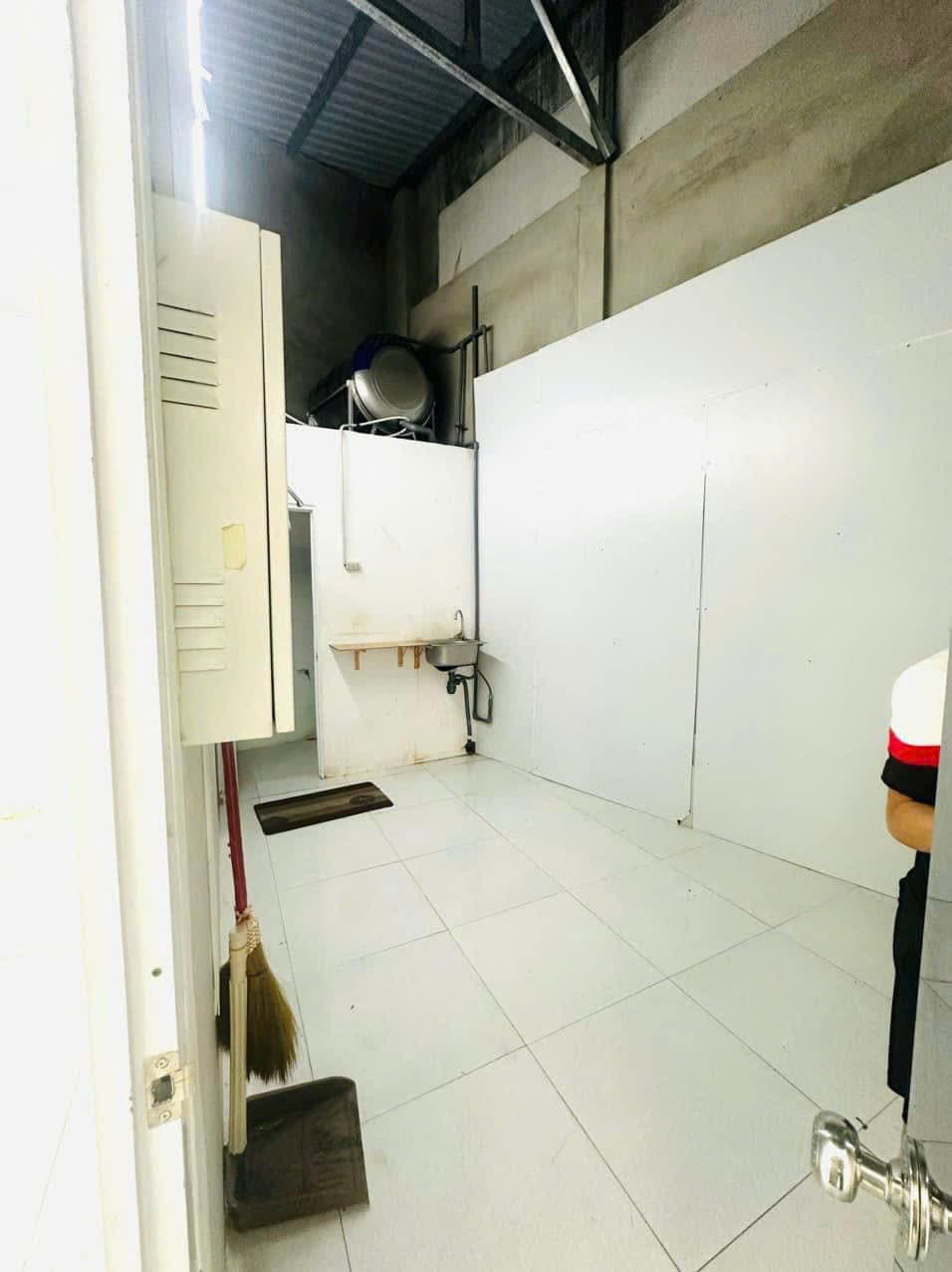 Nhà C4 trống suốt 70m2 đường Nguyễn Hoàng, gần Nguyễn Văn Linh, phù hợp cho thuê lâu dài