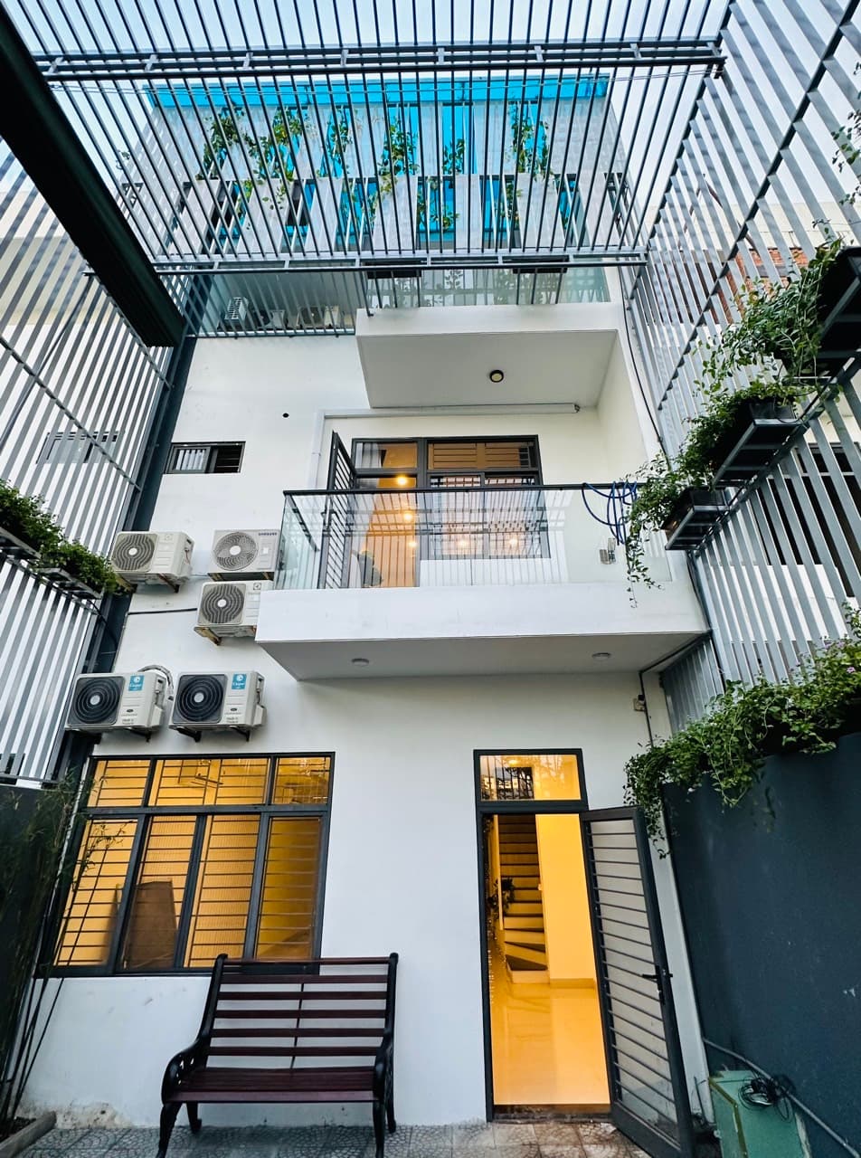 Nhà nguyên căn 3 tầng đường Lê Văn Duyệt, diện tích 100m2