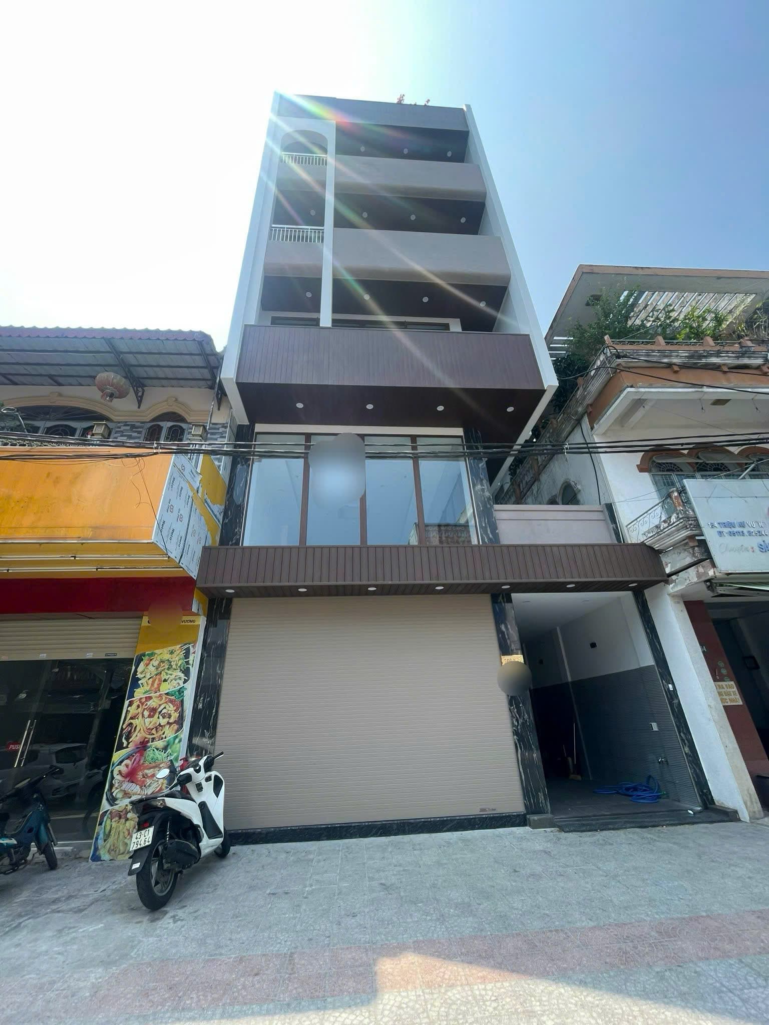 Nhà 6 tầng có thang máy tại Triệu Nữ Vương, quận Hải Châu, diện tích 240m2
