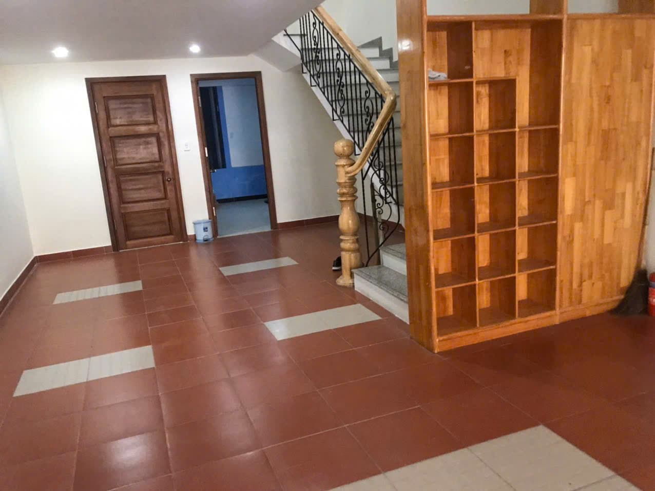 Nhà ở 2 tầng đường Nguyễn Xuân Khoát - Ảnh 2