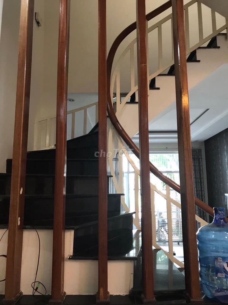 Nhà nguyên căn 3 tầng đường Quang Trung, diện tích 150m2, phù hợp để ở