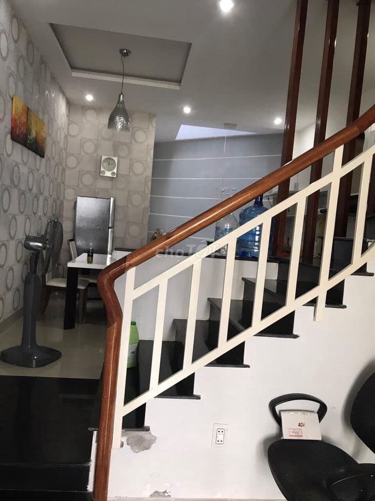 Nhà nguyên căn 3 tầng đường Quang Trung, diện tích 150m2, phù hợp để ở - Ảnh 2