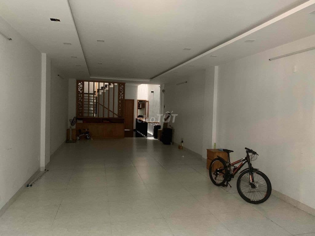 Nhà nguyên căn 4 tầng đường Nguyễn Hoàng, diện tích 5.5m x 26m, phù hợp kinh doanh và ở
