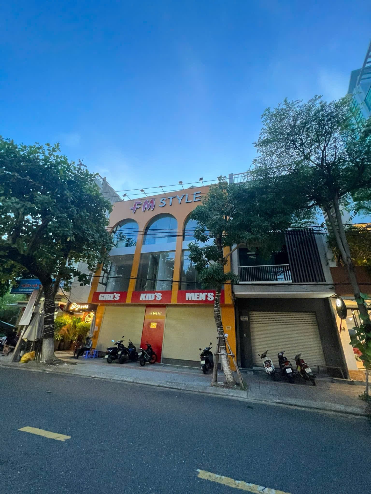 Nhà nguyên căn 3 tầng tại Yên Bái, diện tích sử dụng 1200m2, phù hợp kinh doanh