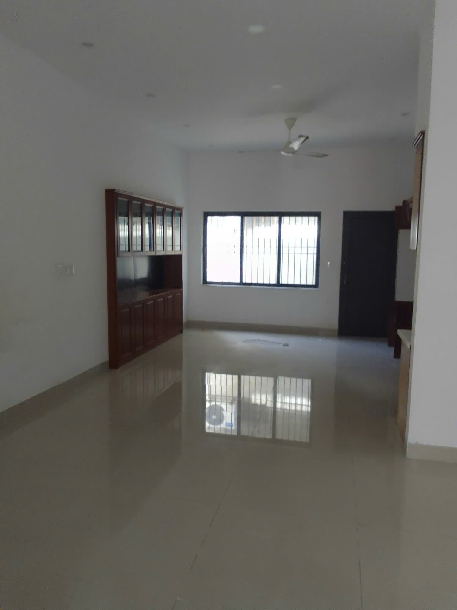 Nhà nguyên căn 3 tầng đường Đô Đốc Lân