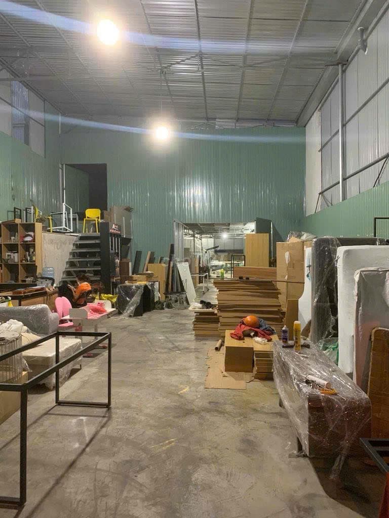 Kho cho thuê có tầng lửng 400m2 tại Phan Văn Định, Liên Chiểu