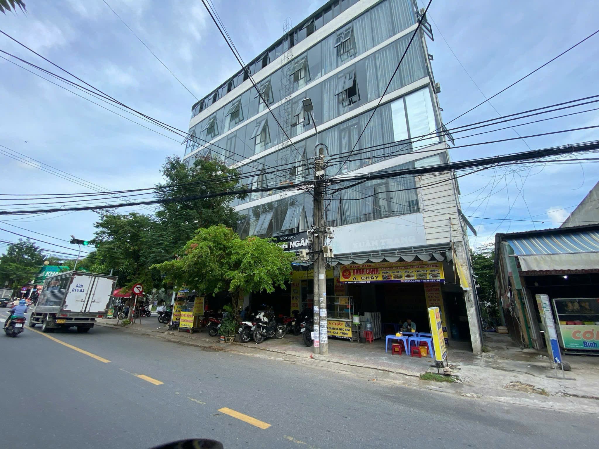 Tòa nhà văn phòng 6 tầng tại Nguyễn Đình Tứ, diện tích 310m2, phù hợp thuê dài hạn
