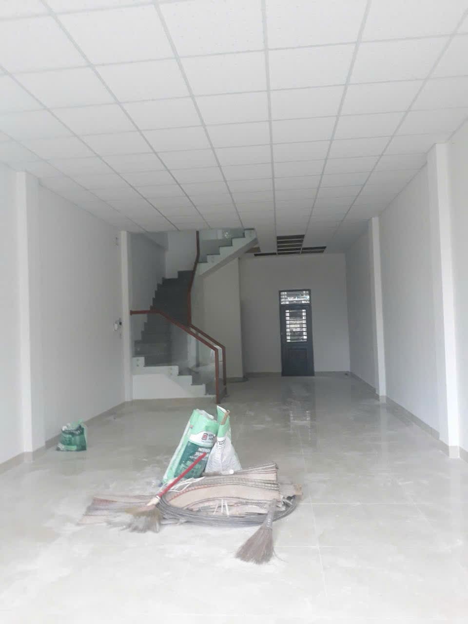 Nhà 2 tầng mới xây 80m2 trên đường Võ Văn Kiệt, phù hợp kinh doanh và văn phòng