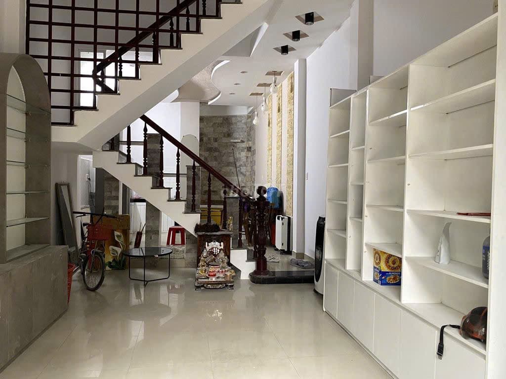 Nhà nguyên căn 3 tầng đường Cù Chính Lan, diện tích 70m2, phù hợp kinh doanh và văn phòng