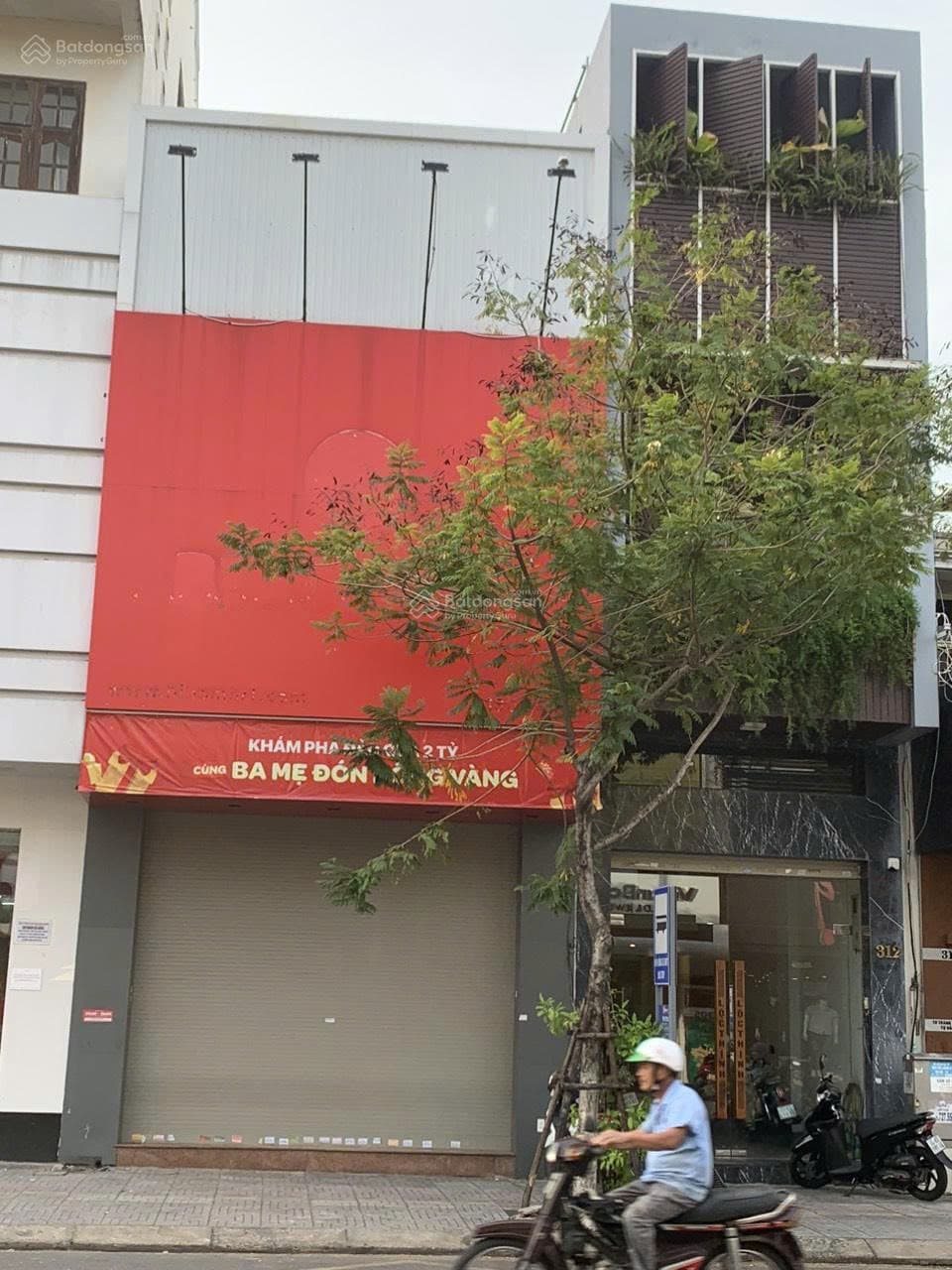 Nhà nguyên căn 2,5 tầng mặt tiền Lê Duẩn  