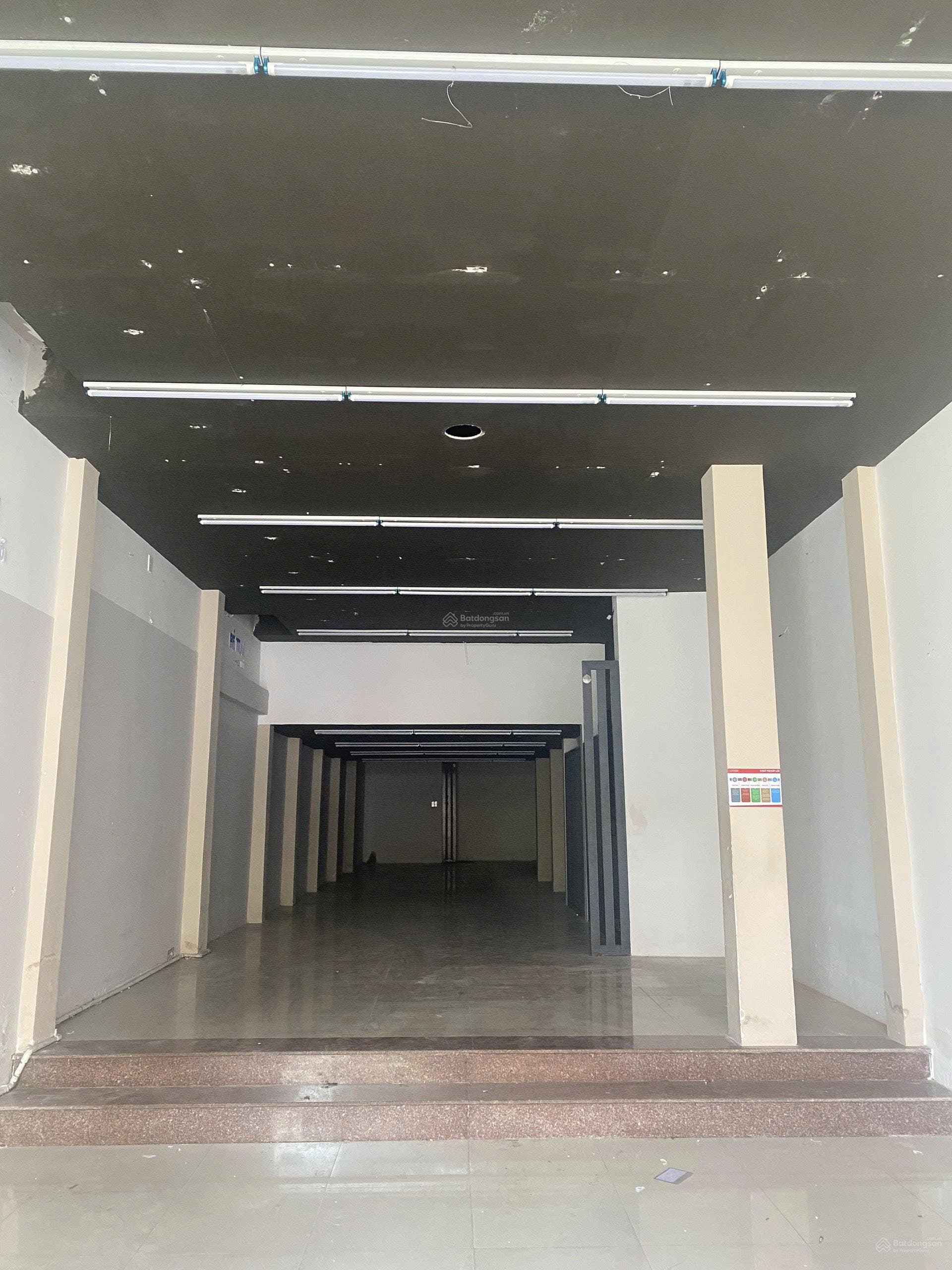 Nhà nguyên căn 2,5 tầng mặt tiền Lê Duẩn   - Ảnh 2