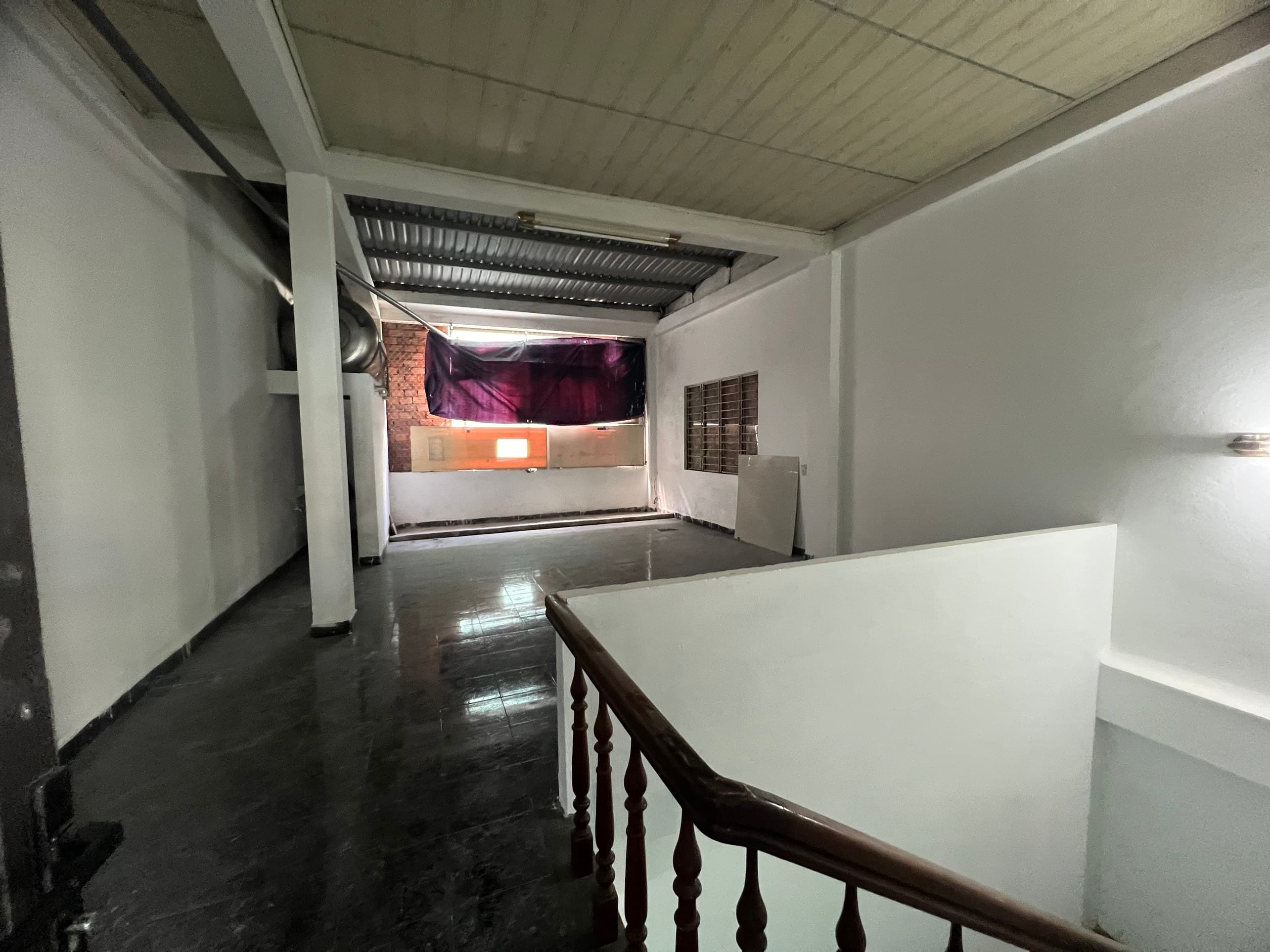 Nhà nguyên căn 3 tầng đường Duy Tân 
