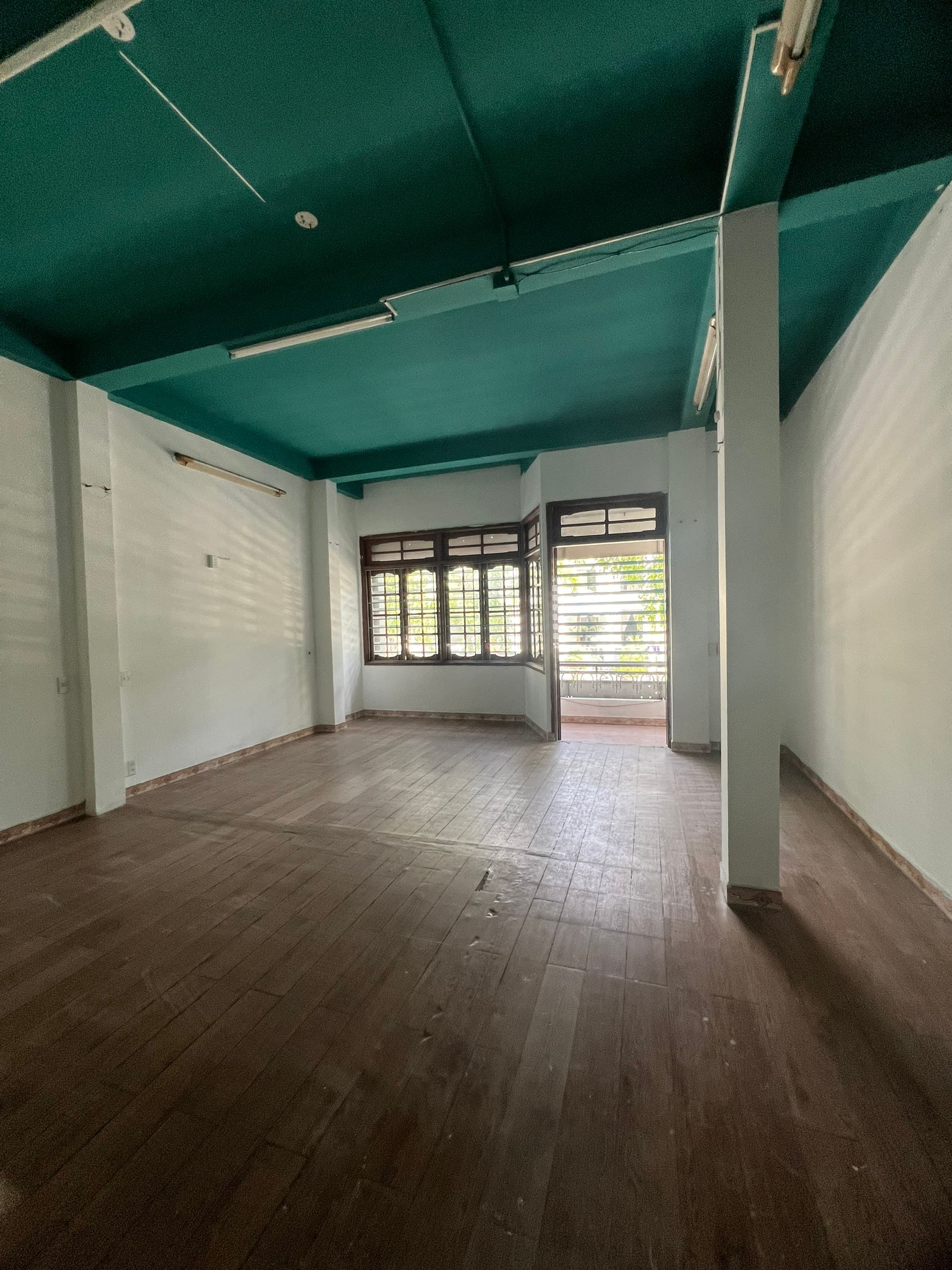 Nhà nguyên căn 3 tầng đường Duy Tân  - Ảnh 4