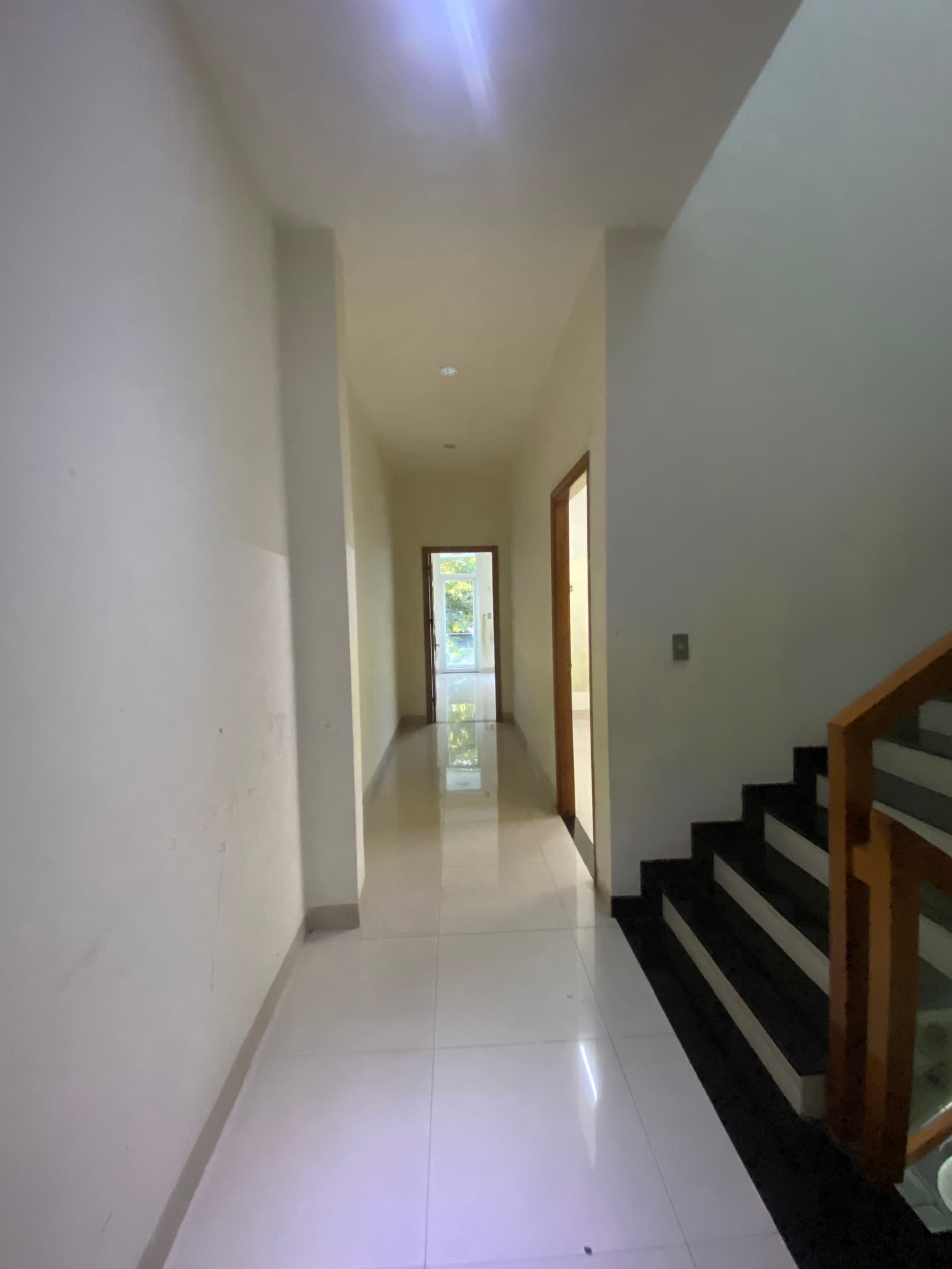 Nhà nguyên căn 3 tầng đường Dương Đình Nghệ 