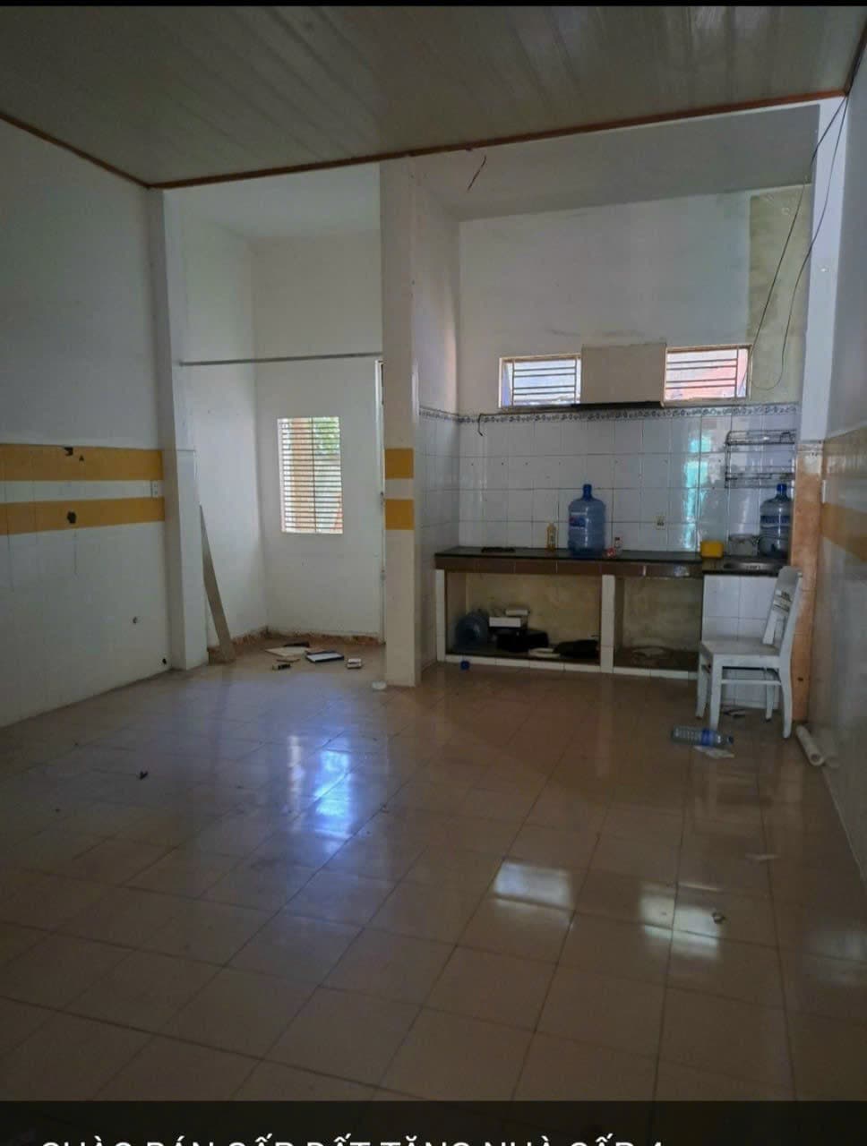 Nhà cấp 4 đường Trịnh Hoài Đức 