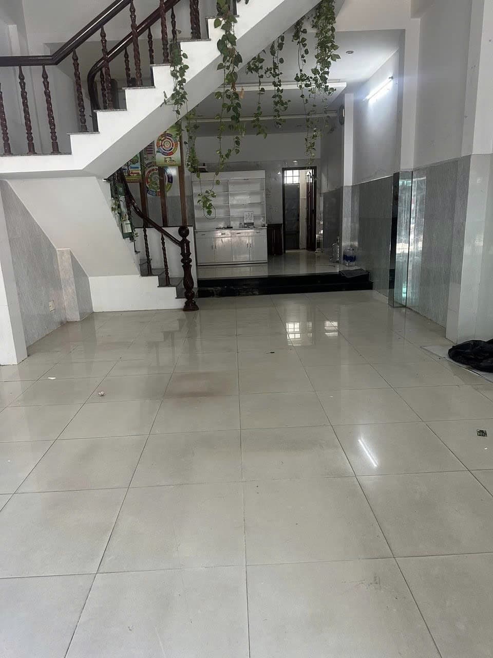 NHÀ NGUYÊN CĂN CÙ CHÍNH LAN, NGAY PHỐ CHỢ KINH DOANH 