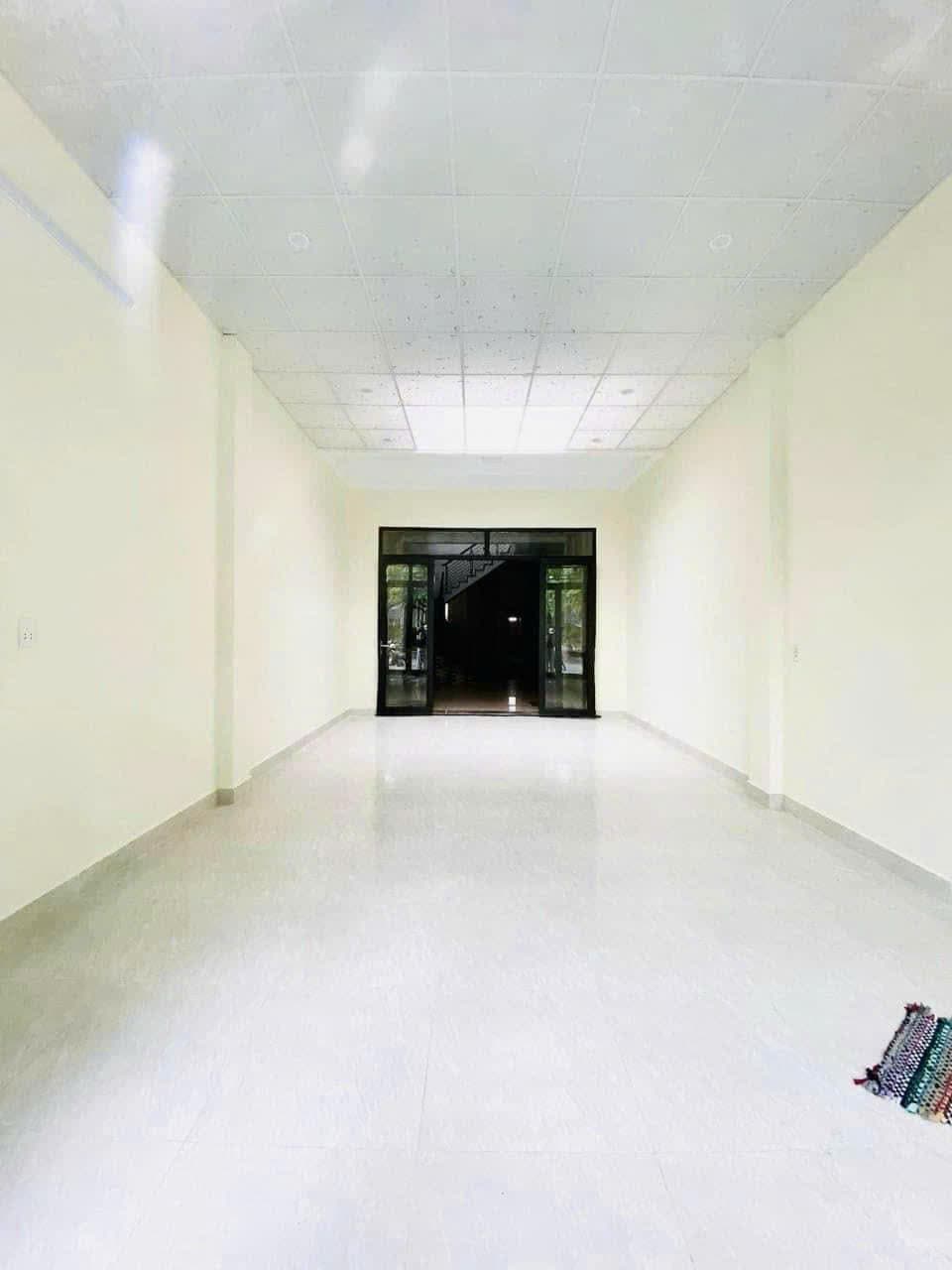 Nhà 2,5 tầng mặt tiền Hàn Thuyên, diện tích 125m2, phù hợp kinh doanh sạch sẽ