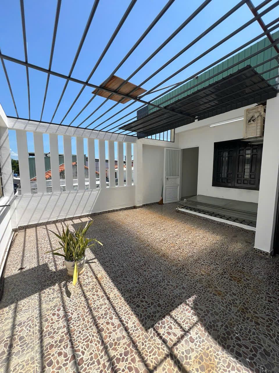 Nhà nguyên căn 3 tầng đường Đỗ Thúc Tịnh, diện tích sử dụng 250m2, phù hợp ở và kinh doanh - Ảnh 4