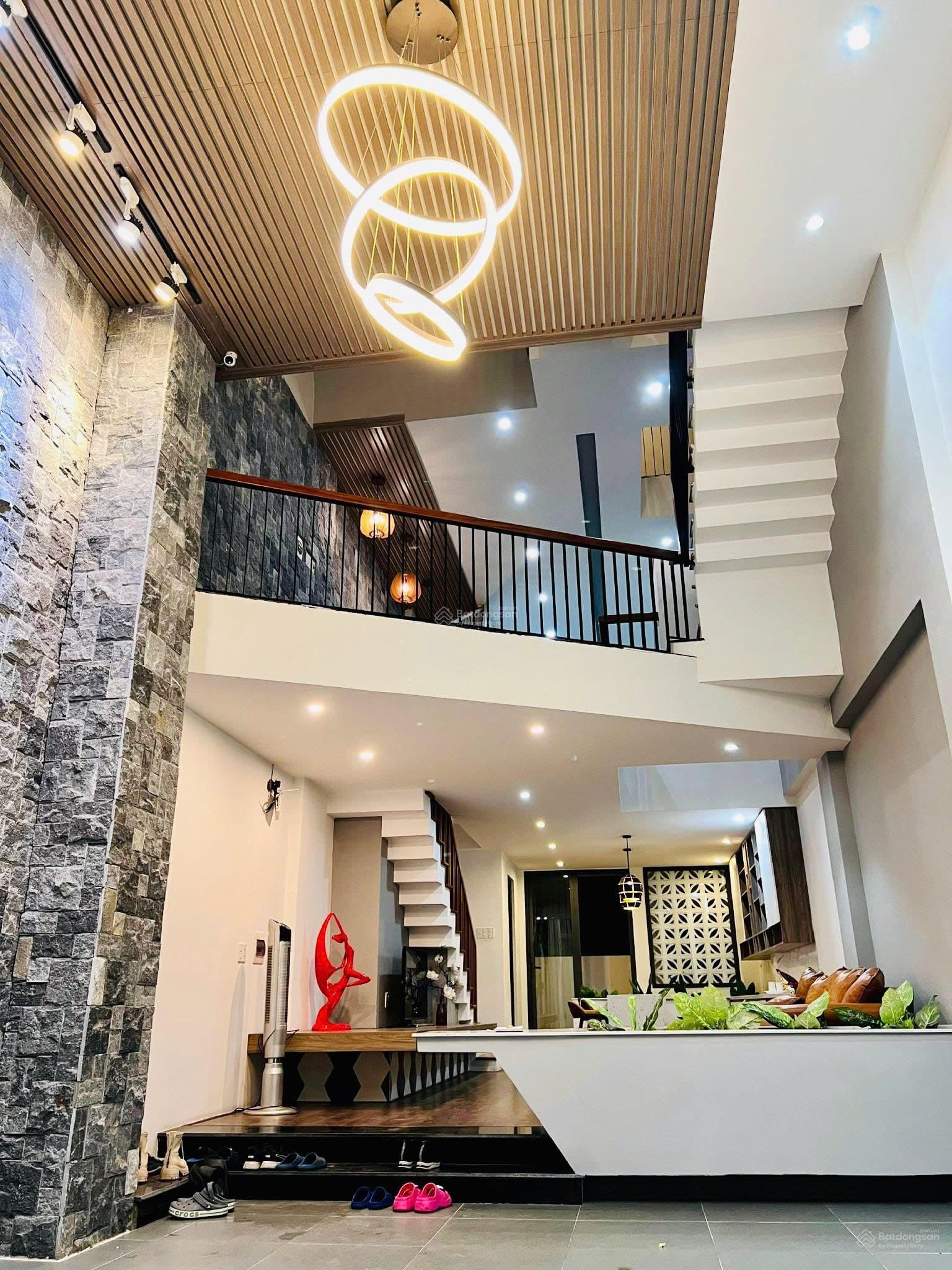 Nhà nguyên căn 5 tầng đường Hồ Huân Nghiệp, Ngũ Hành Sơn, diện tích 100m2, phù hợp để ở