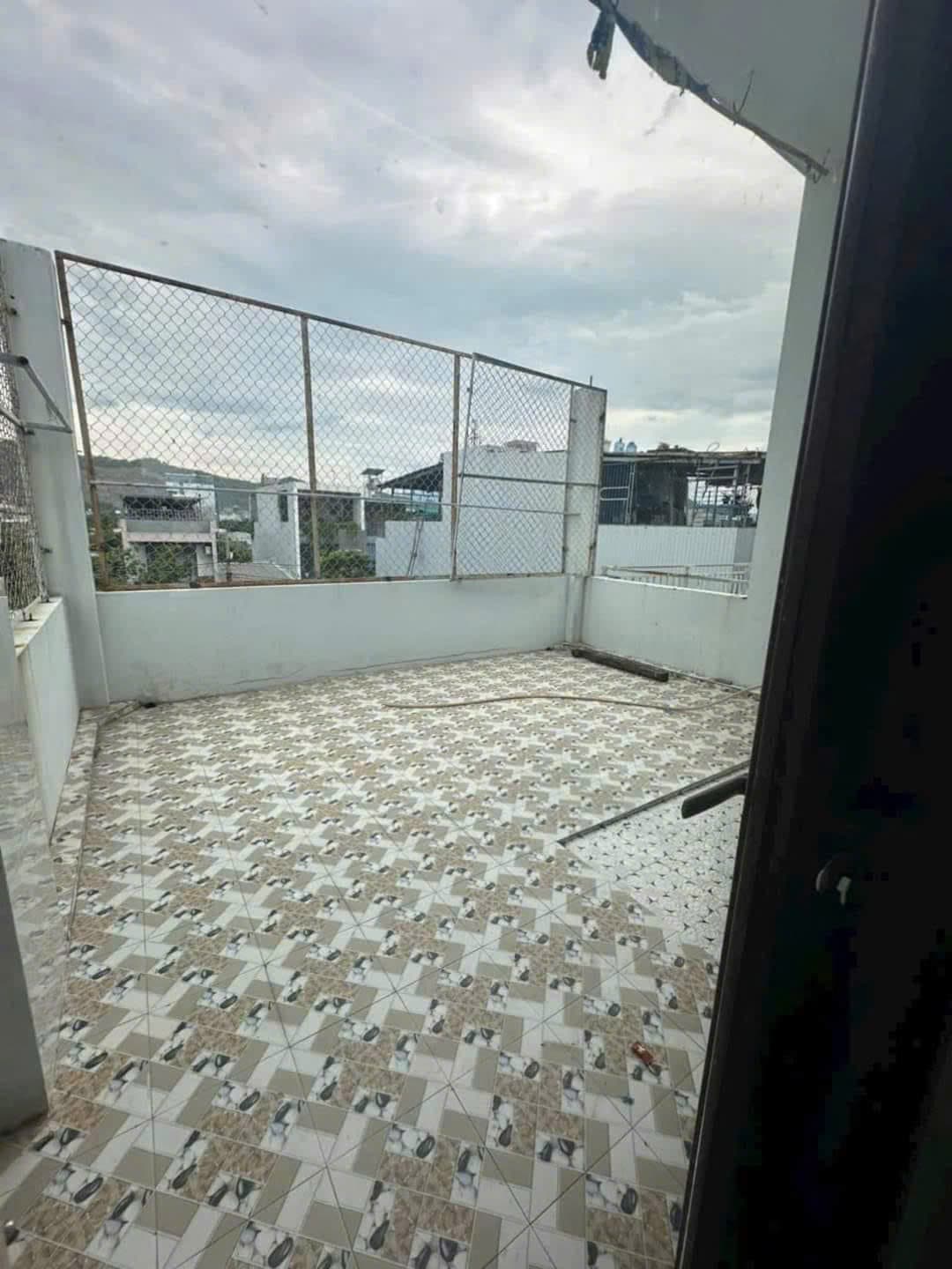 Nhà nguyên căn 3 tầng Đào Sư Tích 100m2, phù hợp làm văn phòng và ở gia đình