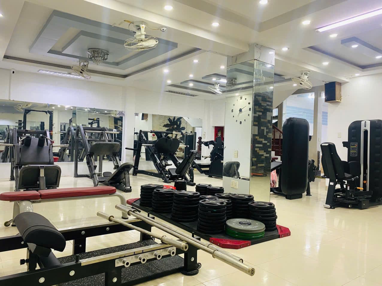 Nhà 4 tầng diện tích 200m² tại Ngô Quyền, phù hợp để ở hoặc kinh doanh