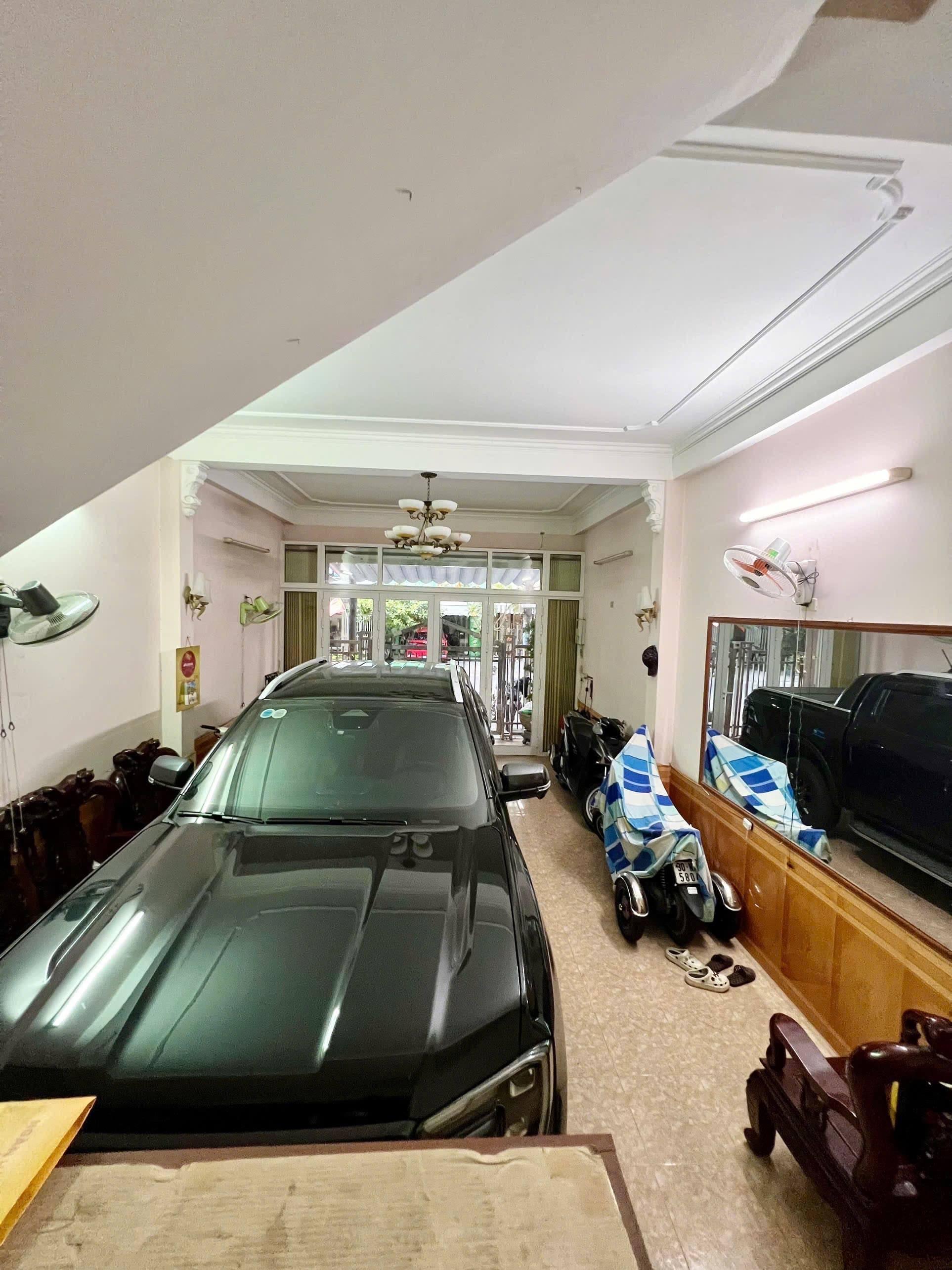 Nhà nguyên căn 4 tầng đường Lê Phụng Hiểu, diện tích 100m2, phù hợp đại gia đình và kinh doanh