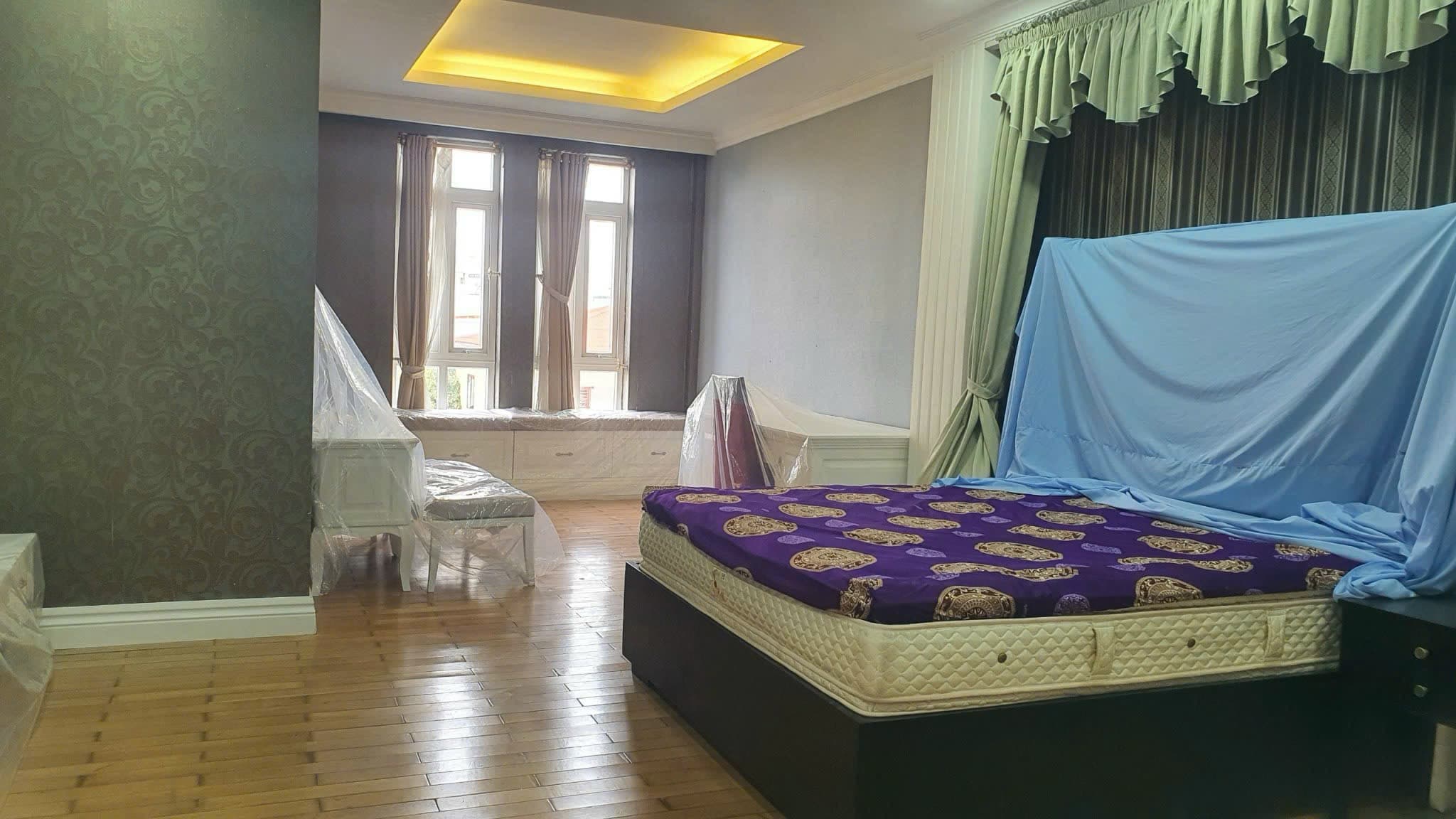 Biệt Thự sân vườn 3 tầng tại Ba Đình, diện tích rộng, phù hợp làm văn phòng hoặc trường học