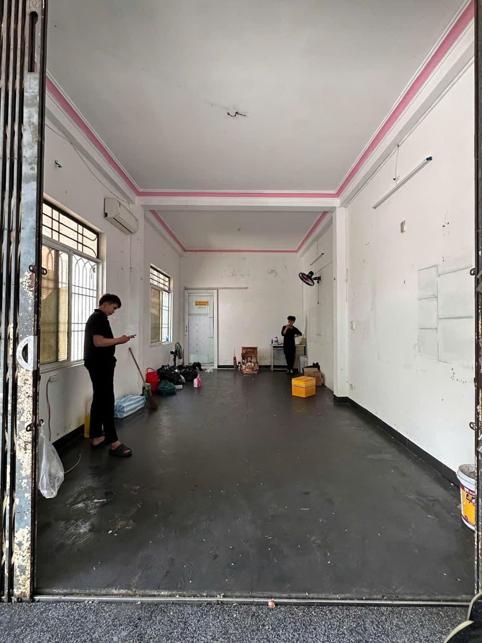 Mặt bằng kinh doanh 32m2 mặt tiền rộng tại Nguyễn Hoàng, thuận tiện mở shop