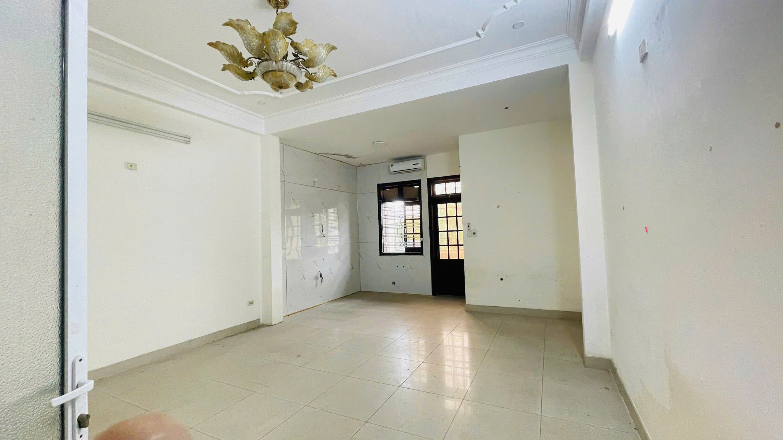 Nhà nguyên căn mặt tiền đường 3 tháng 2, diện tích 125m2, phù hợp làm văn phòng hoặc trung tâm giáo dục - Ảnh 5