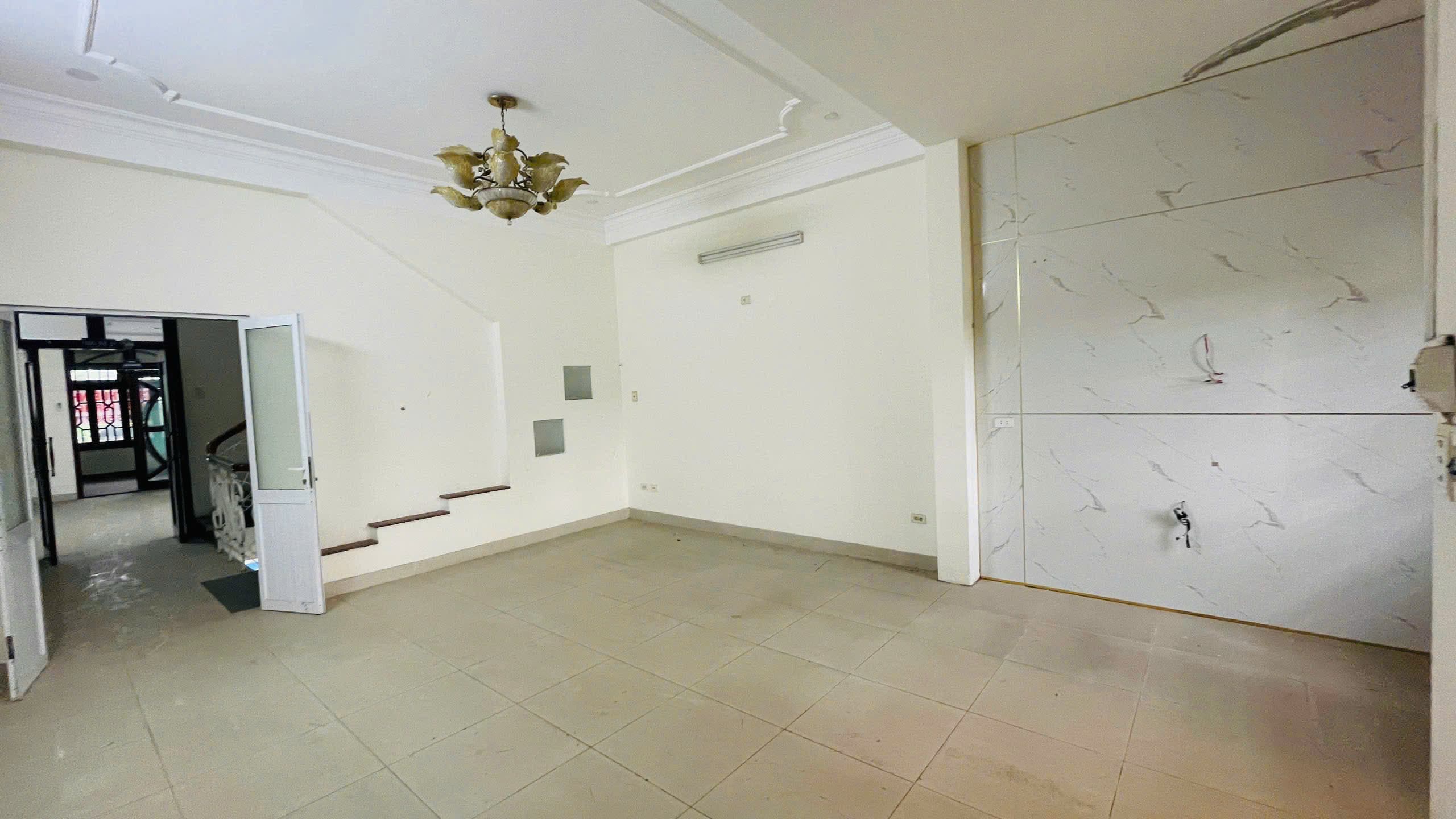 Nhà nguyên căn mặt tiền đường 3 tháng 2, diện tích 125m2, phù hợp làm văn phòng hoặc trung tâm giáo dục - Ảnh 7