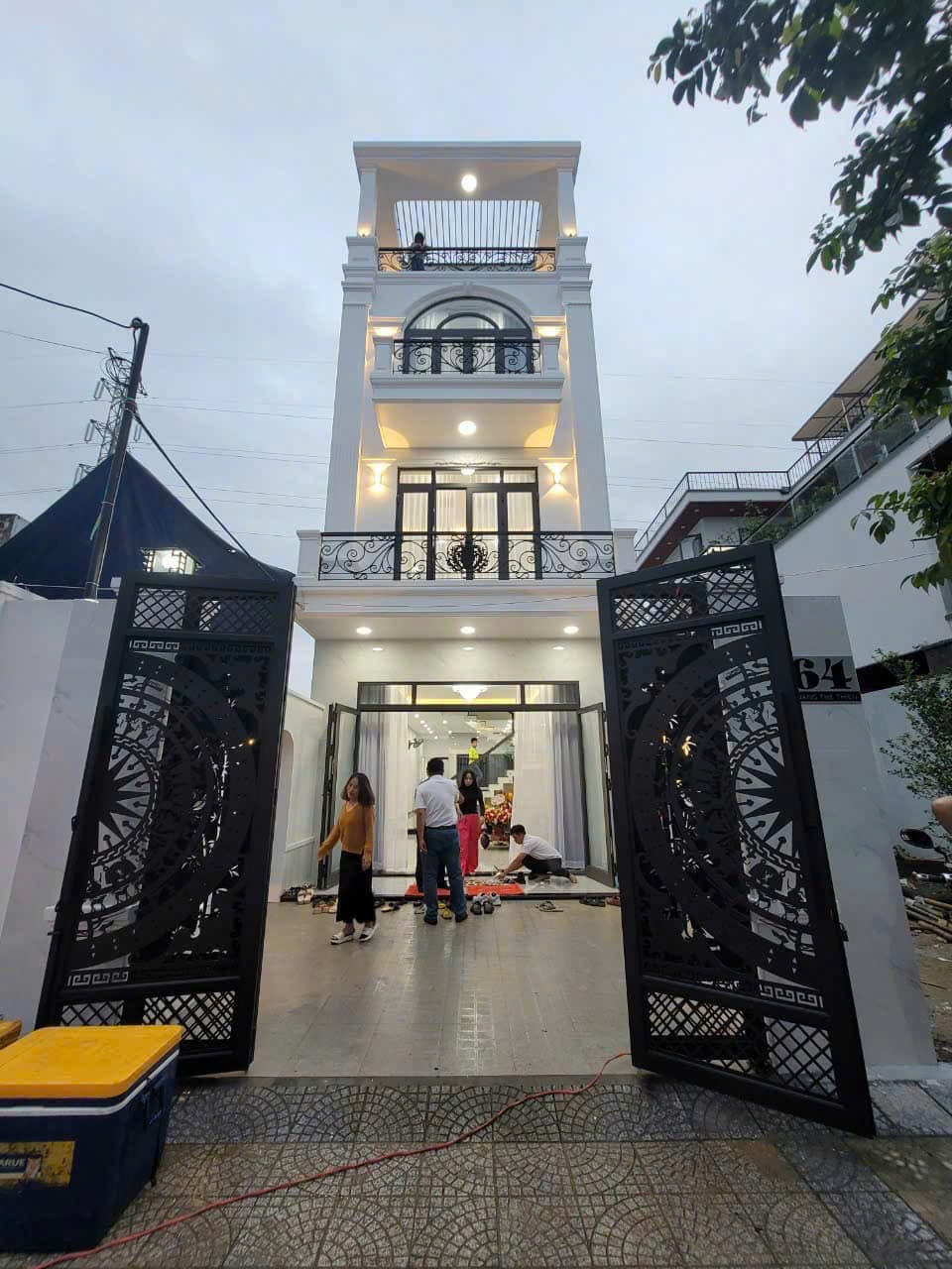 Nhà nguyên căn 4 tầng đường Hoàng Thế Thiện, diện tích 120m2, phù hợp ở và kinh doanh