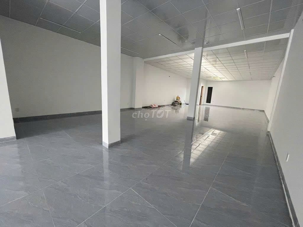 Mặt bằng kinh doanh trống suốt tầng 1 đường Phan Đăng Lưu, diện tích 170m2