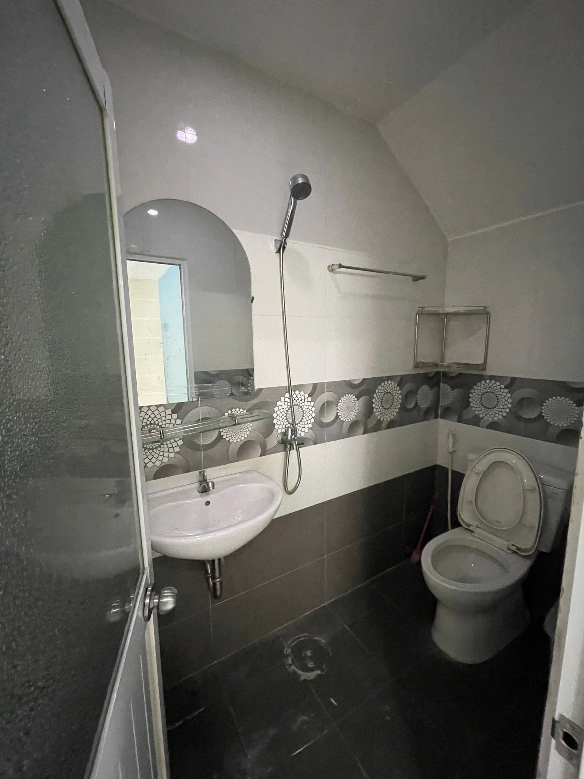 Nhà nguyên căn 3 tầng mặt tiền Bế Văn Đàn, diện tích sử dụng 179m2 - Ảnh 3