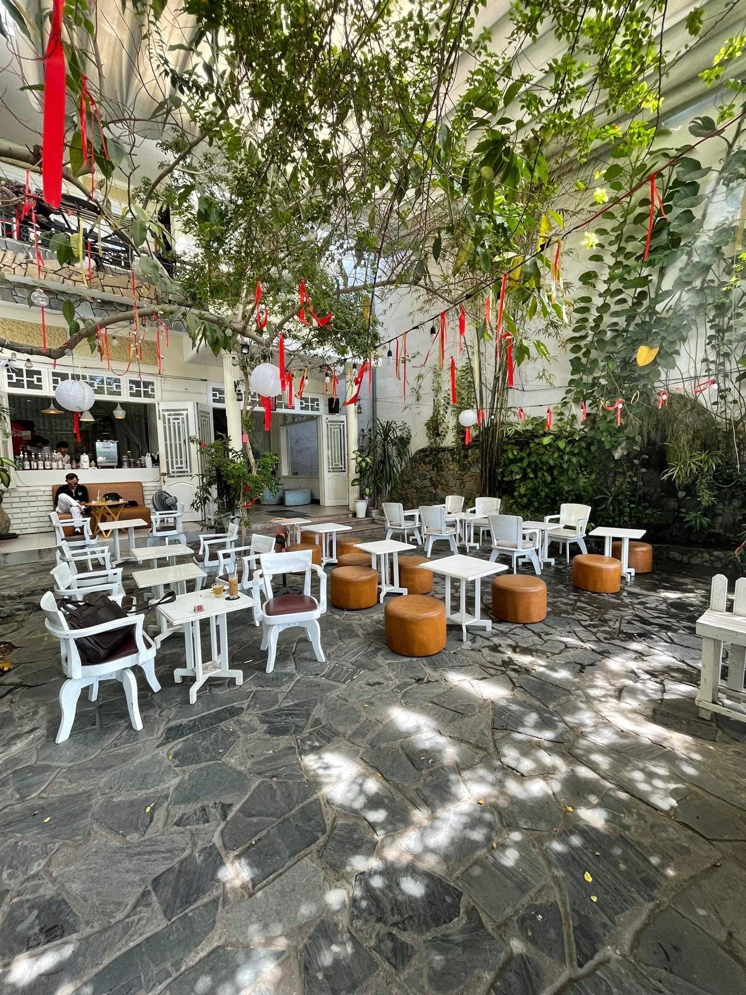 Mặt bằng kinh doanh có sân vườn riêng biệt tại Lê Đình Lý, diện tích 300m², phù hợp kinh doanh cà phê và nhà hàng - Ảnh 2