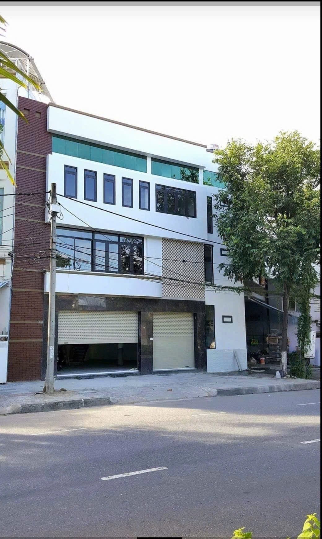 Nhà nguyên căn 3 tầng mặt tiền đường 2 tháng 9, Hải Châu, phù hợp kinh doanh và văn phòng