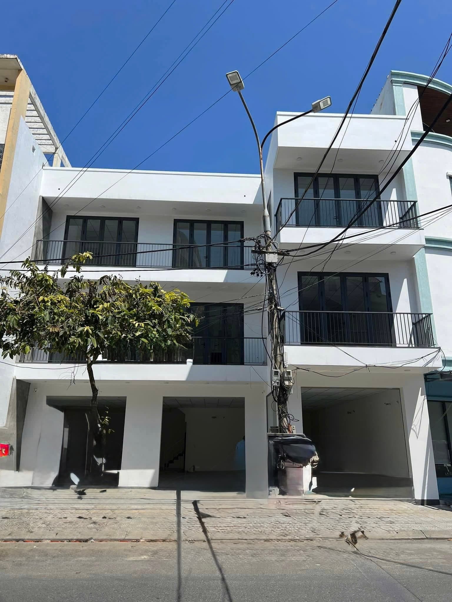 Nhà nguyên căn 3 tầng đường Lê Đình Thám, diện tích 192m2, phù hợp kinh doanh