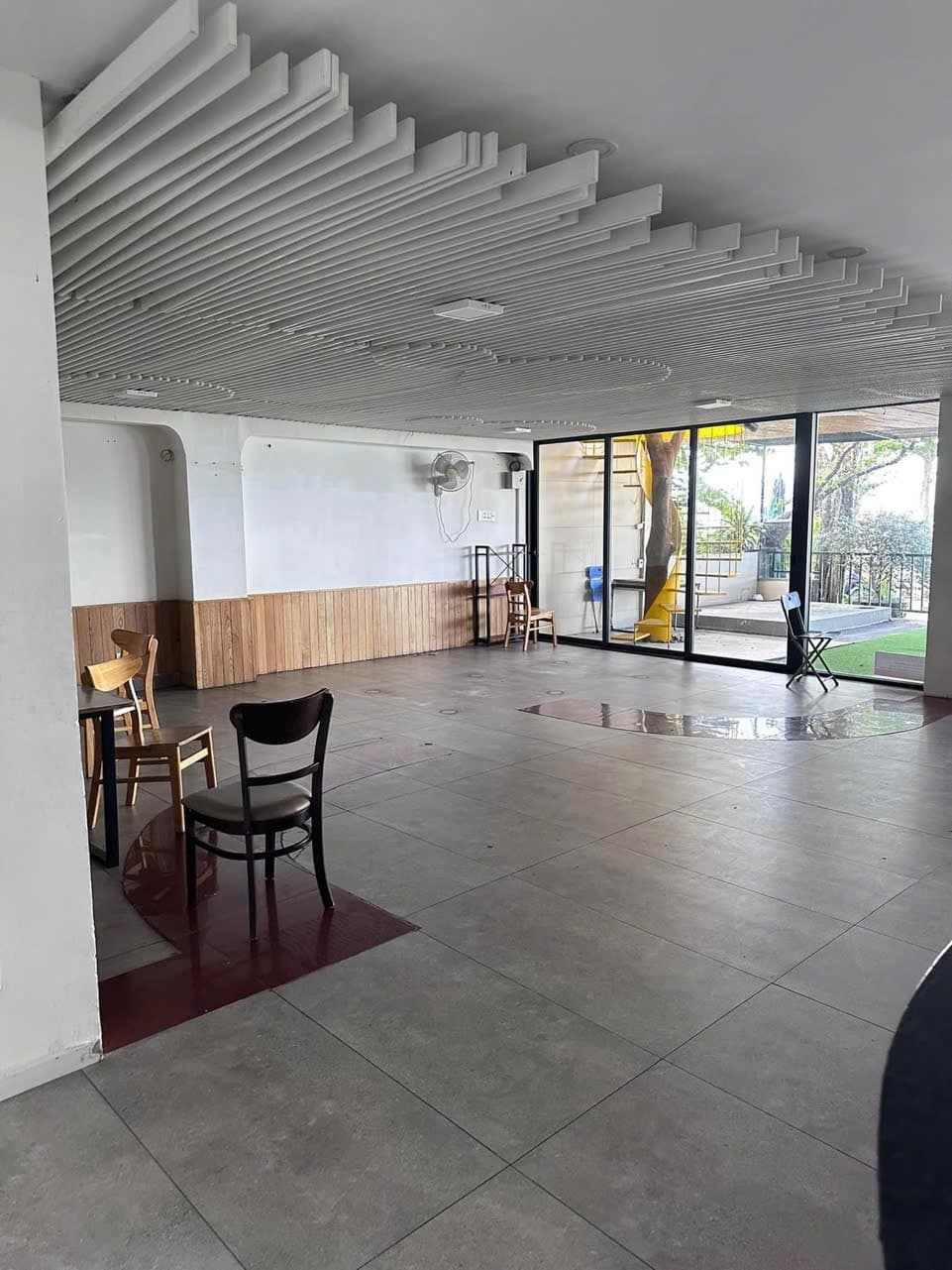 Mặt bằng kinh doanh 2 tầng tại Lê Văn Duyệt, diện tích 100m2, phù hợp mở quán bar hoặc căn hộ 2 phòng ngủ