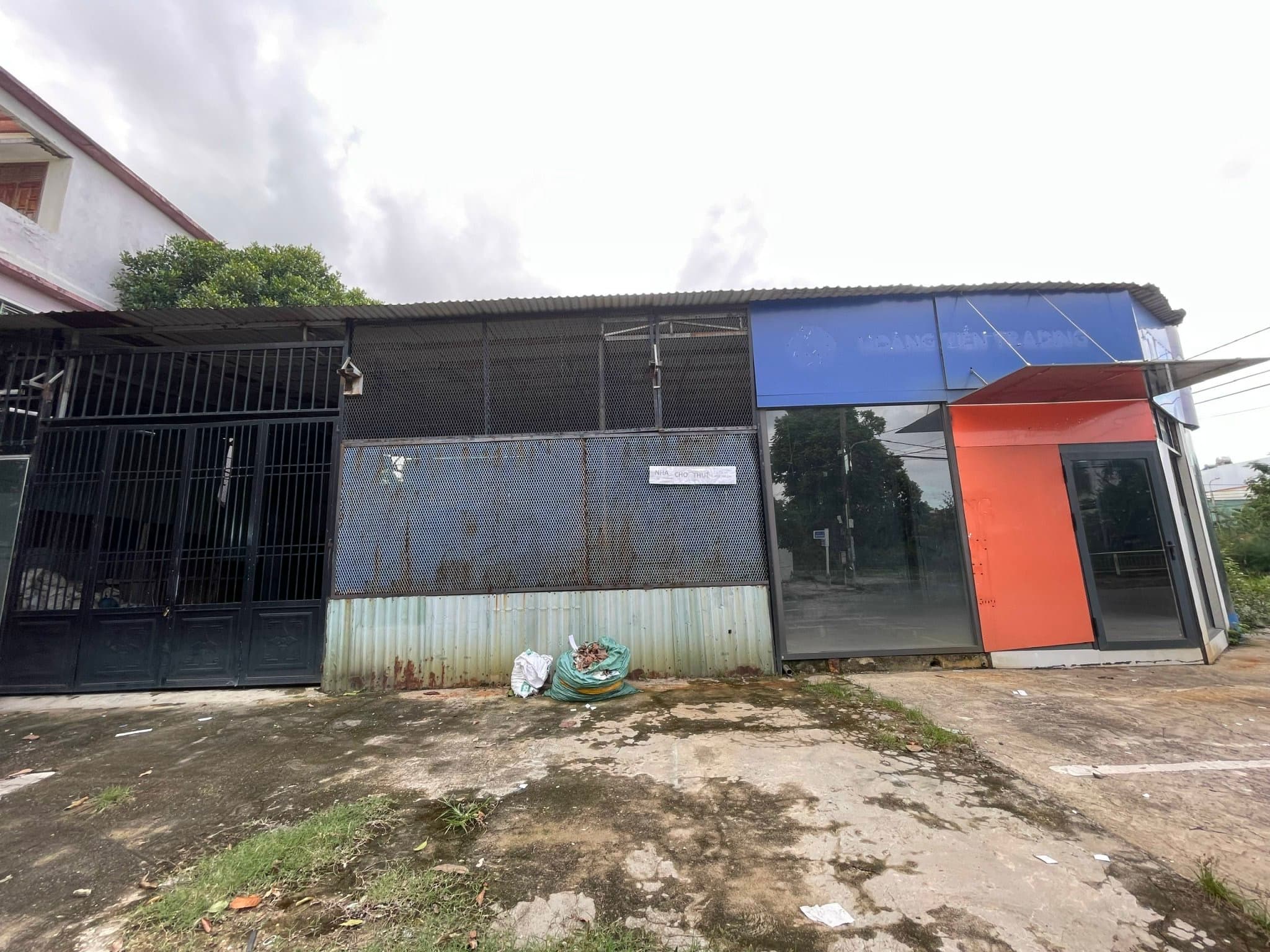 Mặt bằng trống suốt 300m2 tại Lương Trúc Đàm, phù hợp kinh doanh kho, gara xe