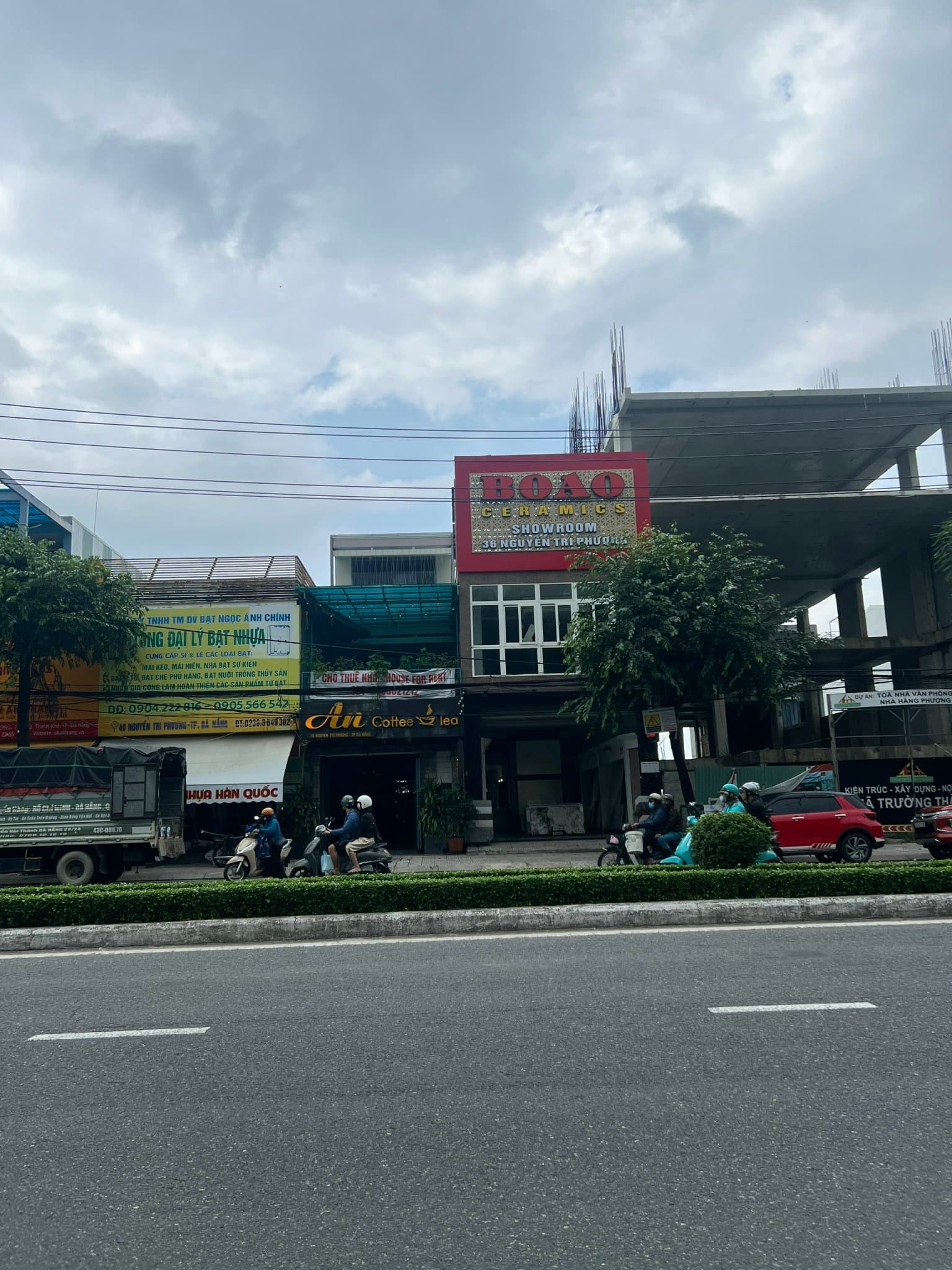 Nhà nguyên căn Nguyễn Tri Phương gần sân bay 5x45m 3 tầng phía sau, 2 tầng phía trước, trống suốt tầng 1